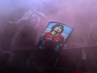 ¿Por qué se retrasó el inicio de Argentinos Juniors - Lanús que empezará a las 22.15 horas?