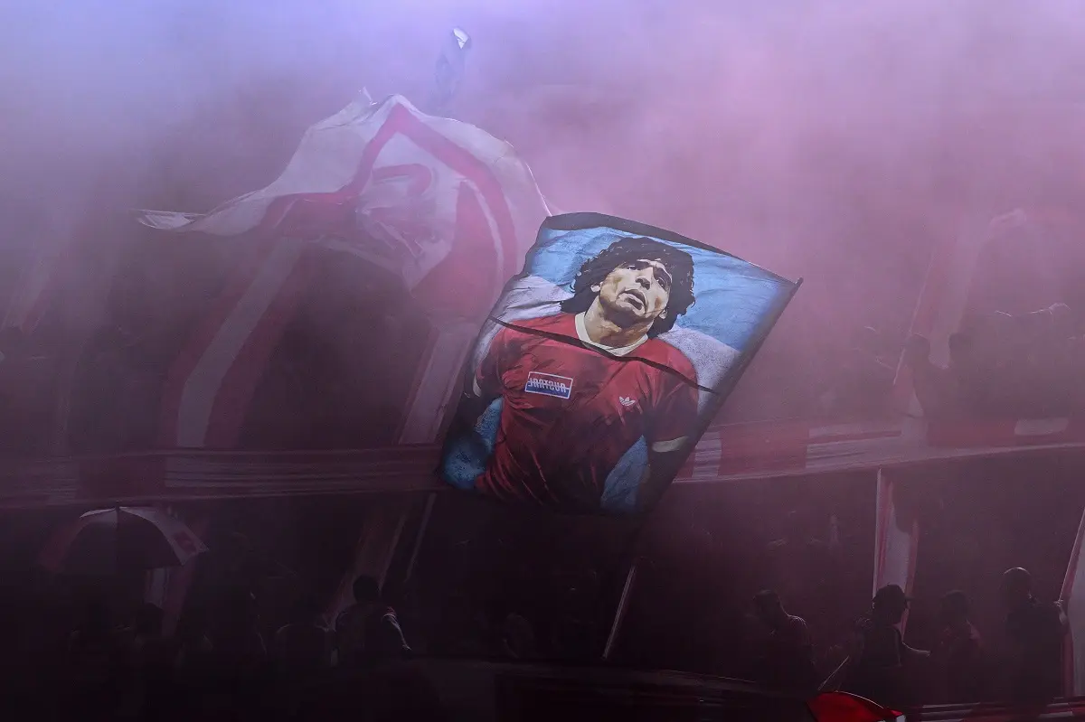 ¿Por qué se retrasó el inicio de Argentinos Juniors - Lanús que empezará a las 22.15 horas?