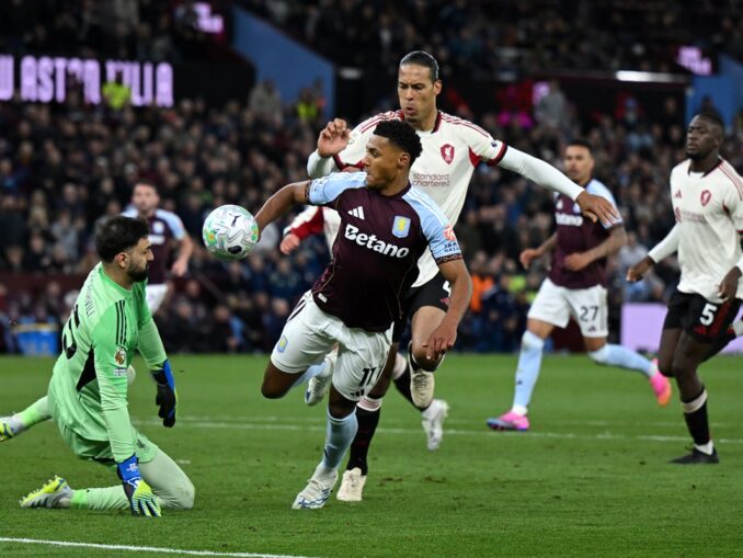Los Villanos aplastaron a los Reds en la noche del viernes. Aston Villa le ganó una batalla a Liverpool y clasificó a Champions League