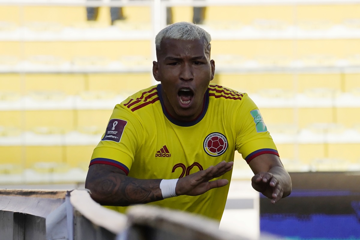 El ex Racing, hoy en Arabia Saudita, apuntó contra Néstor Lorenzo. Roger Martínez estalló tras no ir al Mundial con Colombia