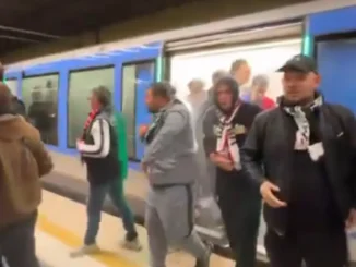 Caos en el metro de Munich: evacúan a hinchas del PSG por encender bengalas en un vagón
