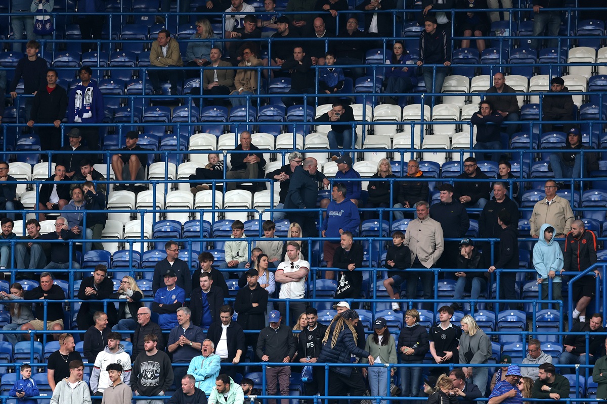 Abandono masivo del público de Chelsea en Stamford Bridge a quince minutos del final