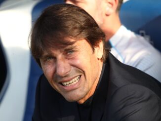 Conte anunció su salida de Napoli con dardos al plantel