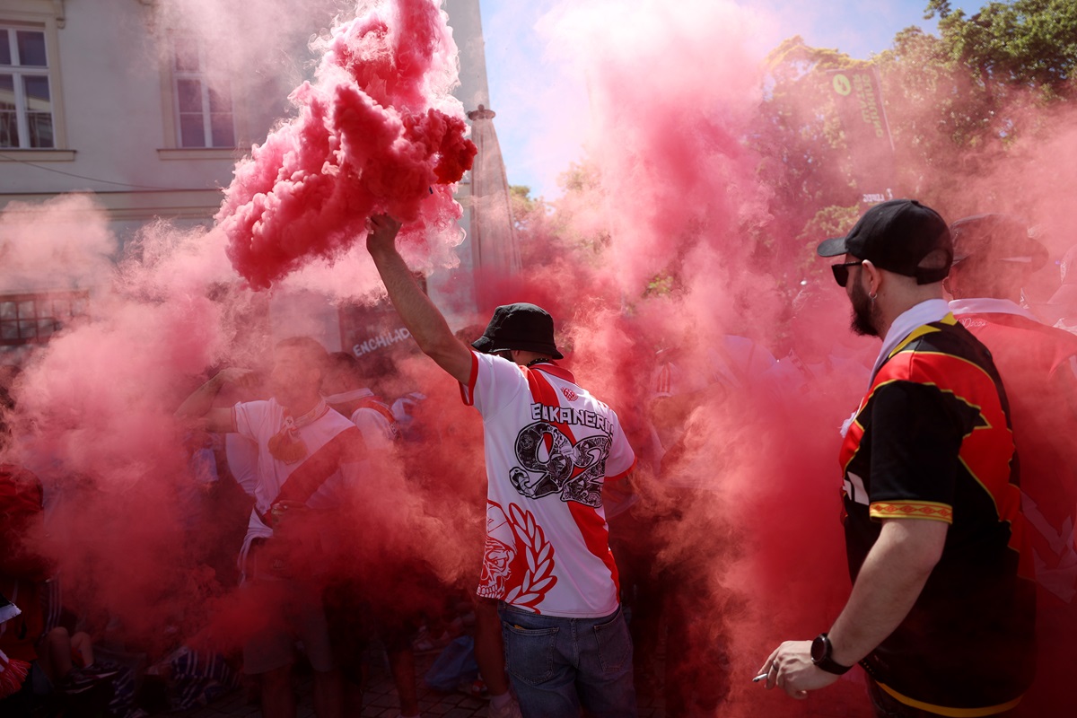 Rayo Vallecano invadió Leipzig y pintó todo de rojo y blanco