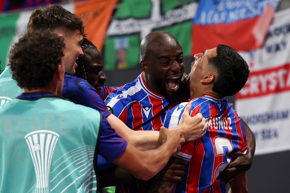 Mateta rompió la final de Conference League y adelantó al Palace en complicidad con Batalla