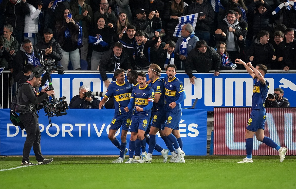 Alavés le escapó al descenso con triunfo ante el campeón Barcelona