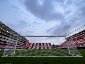 Medina y Costas firmaron planillas este domingo. Formaciones confirmadas para Estudiantes de La Plata y Racing