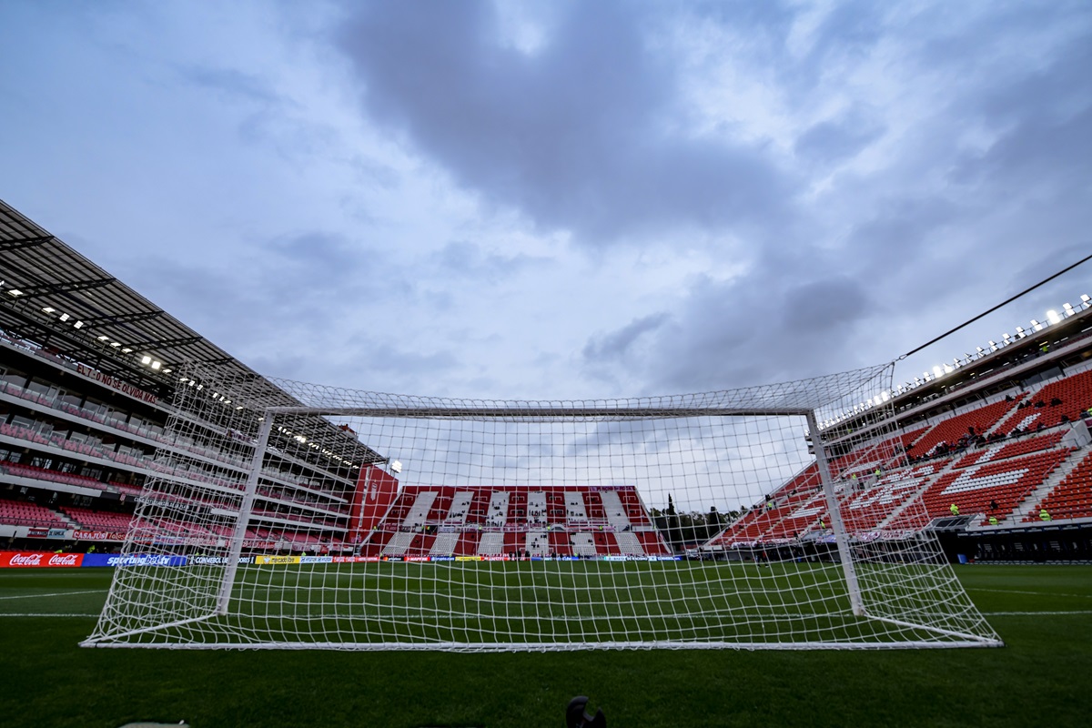 Medina y Costas firmaron planillas este domingo. Formaciones confirmadas para Estudiantes de La Plata y Racing