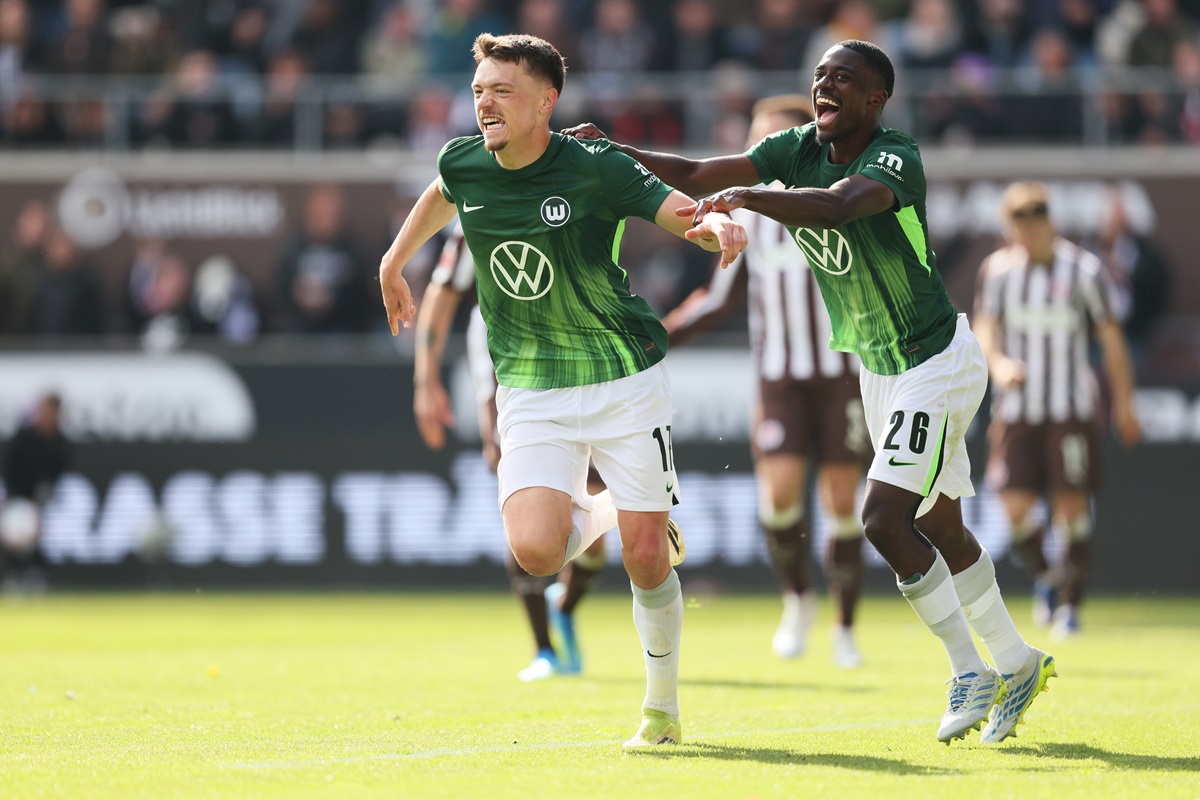 Wolfsburgo condenó a St Pauli y jugará por la permanencia en Bundesliga