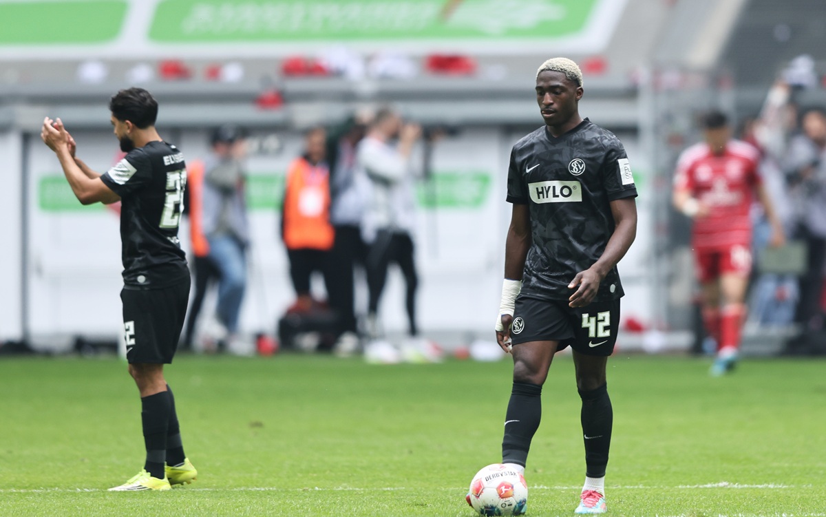 Increíble definición en la 2. Bundesliga: se pelean por no ascender