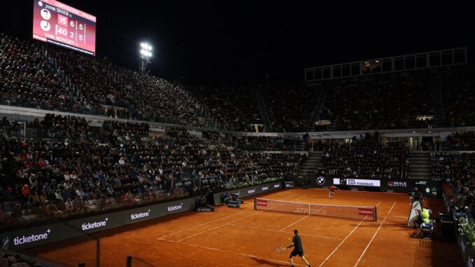 Todo se paró cuando el italiano ganaba 4-2 en el tercer set. La lluvia postergó la semifinal entre Sinner y Medvedev en Roma