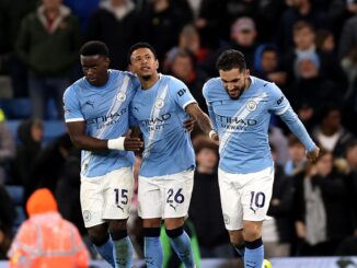 Manchester City goleó y se puso a tiro del Arsenal