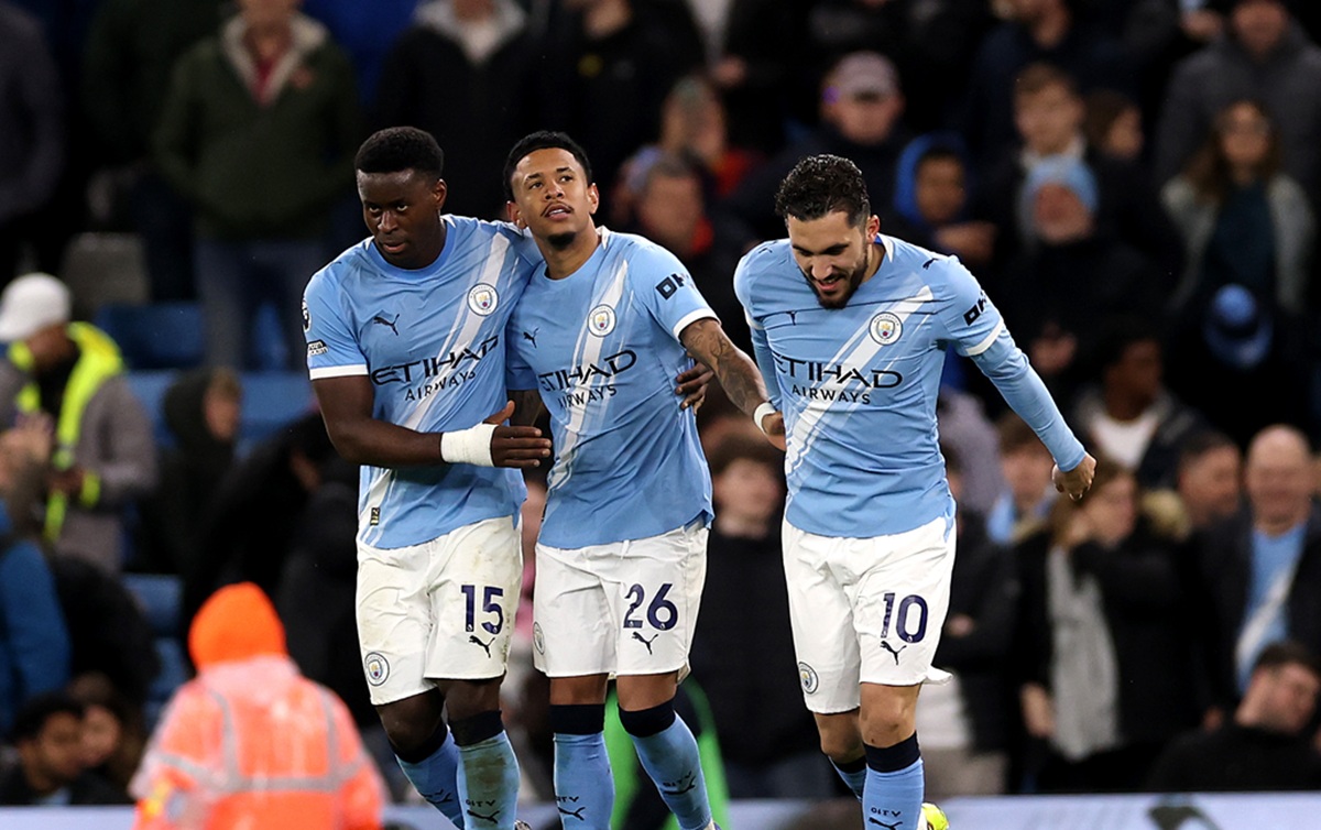 Manchester City goleó en el postergado y volvió a pegarse al Arsenal: así se define el título de Premier League