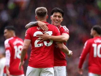 Lisandro Martínez completó noventa minutos más en Manchester United e ilusiona a Argentina