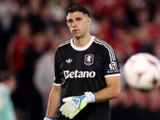 Juegan Aston Villa y Nottingham Forest con Dibu Martínez, Buendía y Nico Domínguez titulares en Europa League