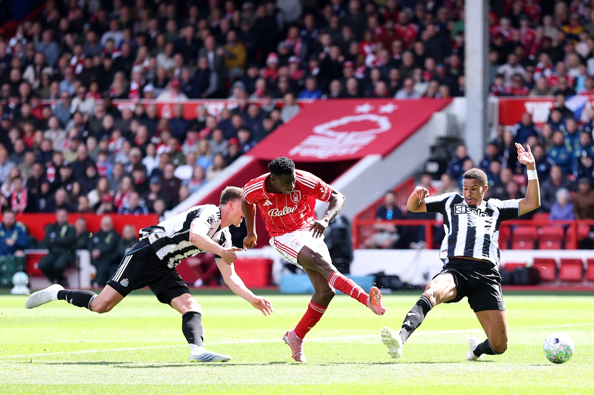 Crystal Palace y Forest afianzaron su permanencia en Premier