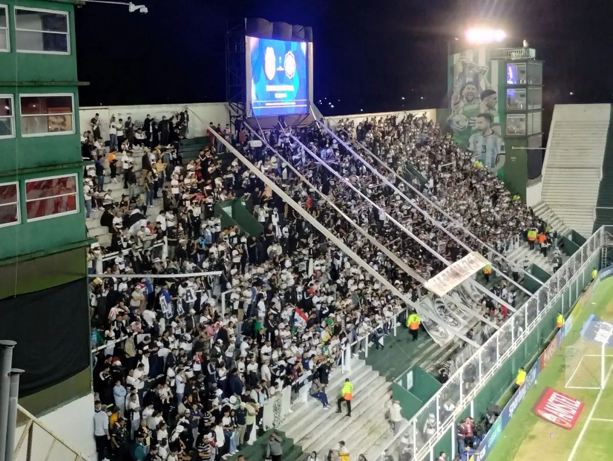 Olimpia de Paraguay copó Banfield con dos mil fanáticos ante Barracas por Sudamericana