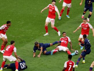 Arsenal lidera al descanso en la final de Champions