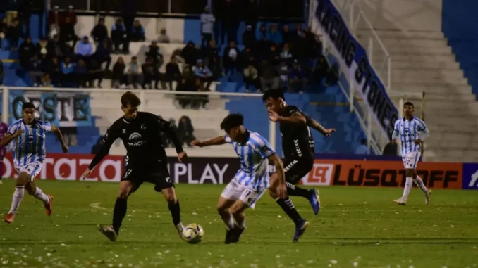 Central Norte venció a Racing de Córdoba en el final con un polémico penal