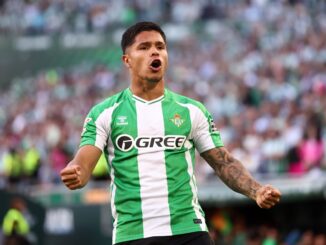 Los Verdiblancos ganan 1 a 0 ante Elche en La Liga. Cucho Hernández volvió a marcar en Betis y mete presión a Colombia