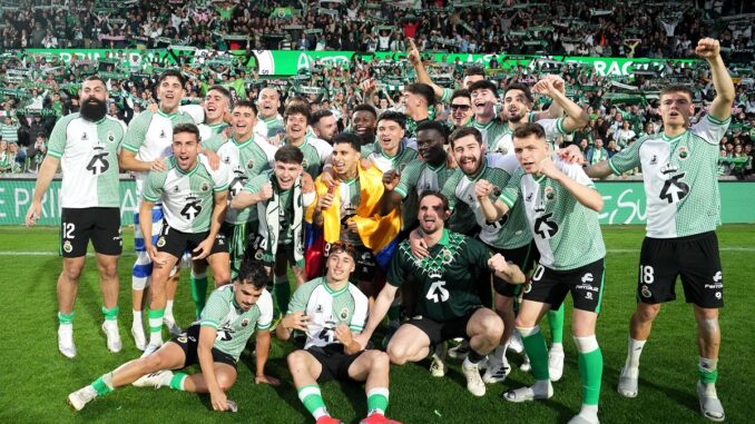 Los de Cantabria volvieron a la elite de España tras 14 años. Racing de Santander logró el ascenso y vuelve a La Liga