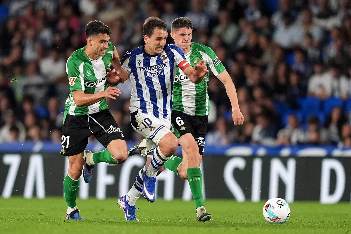 Real Sociedad le arruinó la fiesta al Betis en San Sebastián en un entretenido empate 2-2