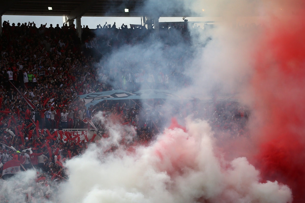 Impactante recibimiento de ambos equipos para la gran final en el Kempes