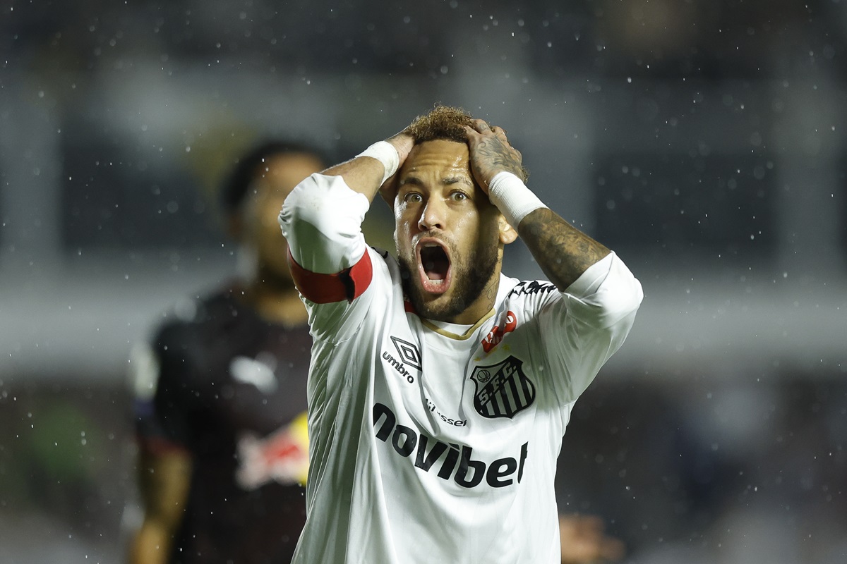 El astro brasileño recién podría jugar ante Haití en el Mundial. Se confirmó la lesión de Neymar y no estará en el debut de Brasil