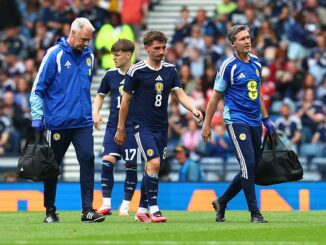 El mediocampista del Napoli pidió el cambio este sábado ante Curazao. Alarmas en Escocia por una lesión de Gilmour a dos semanas del Mundial