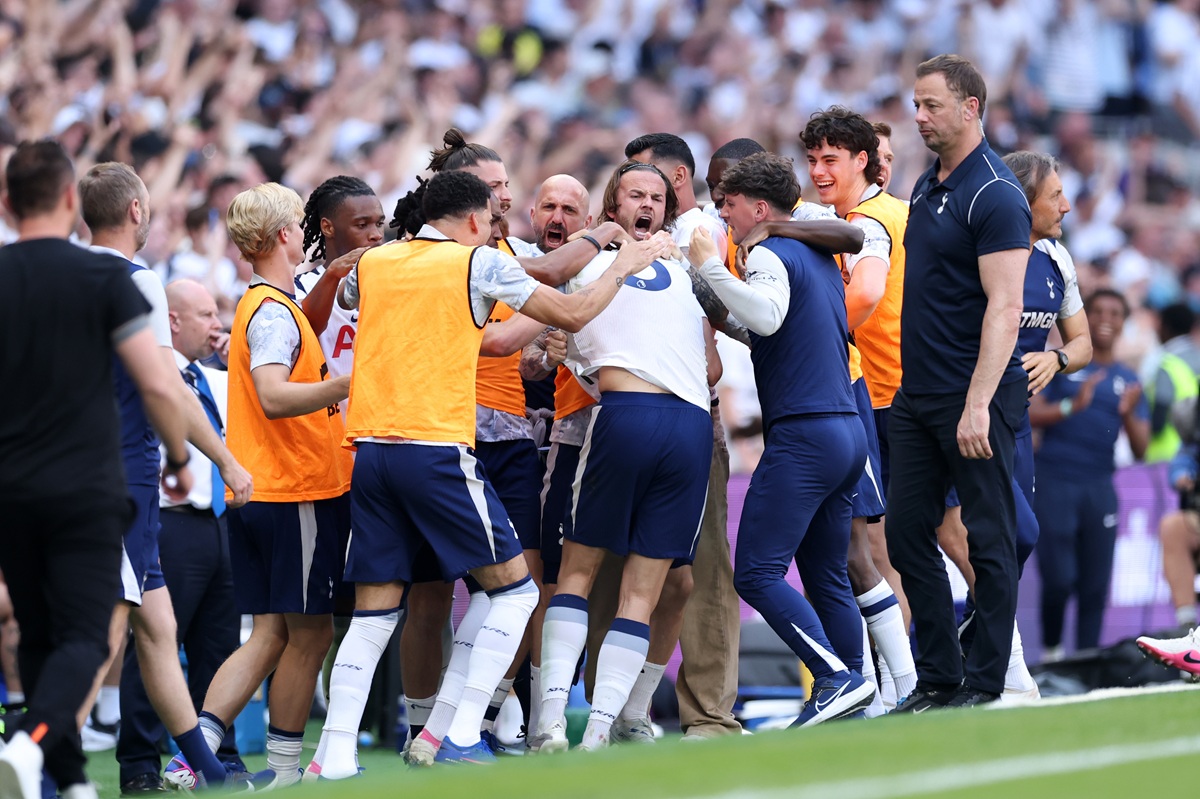 Tottenham ganó y evitó el descenso