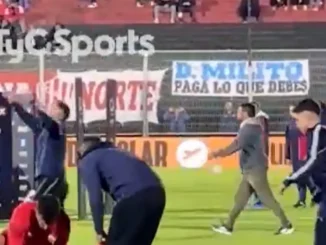 Unión le dedicó una bandera a Racing por las deudas de Nardoni y Balboa: "Milito pagá lo que debés"