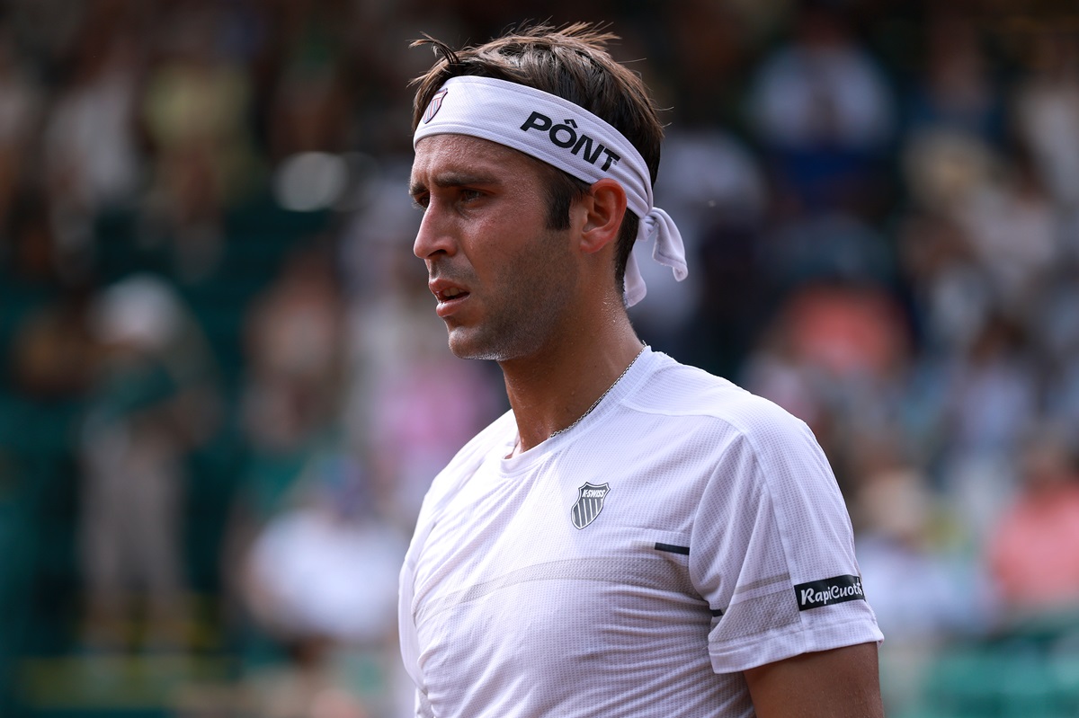 Fue 6-7 (5), 7-6 (5), y 7-6 (7) para el estadounidense. Tomás Etcheverry regaló 7 match points y perdió con Tommy Paul