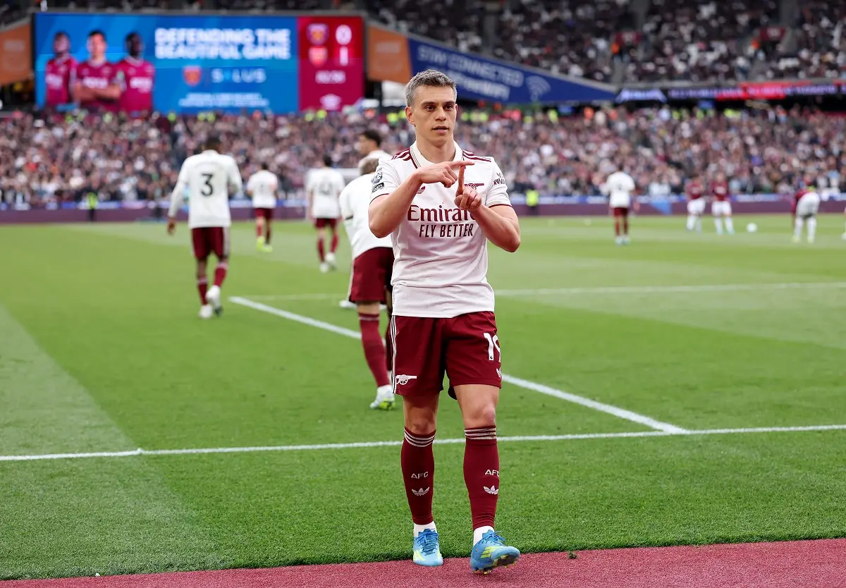 Trossard, David Raya y el VAR, los héroes de Arsenal en un triunfo con olor a Premier League