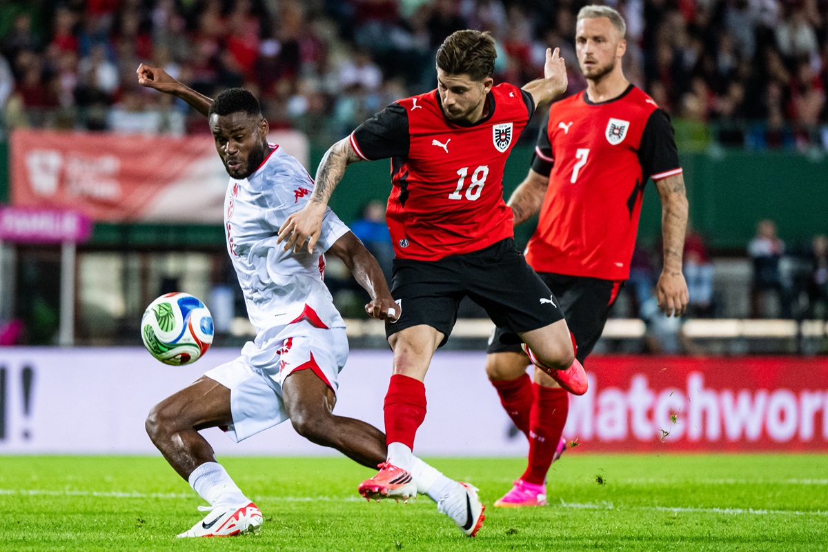 Austria sufrió pero igual le ganó a Túnez con 10 jugadores