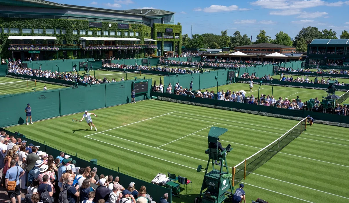Camilo Ugo Carabelli pasó de ganar a retirarse en Wimbledon