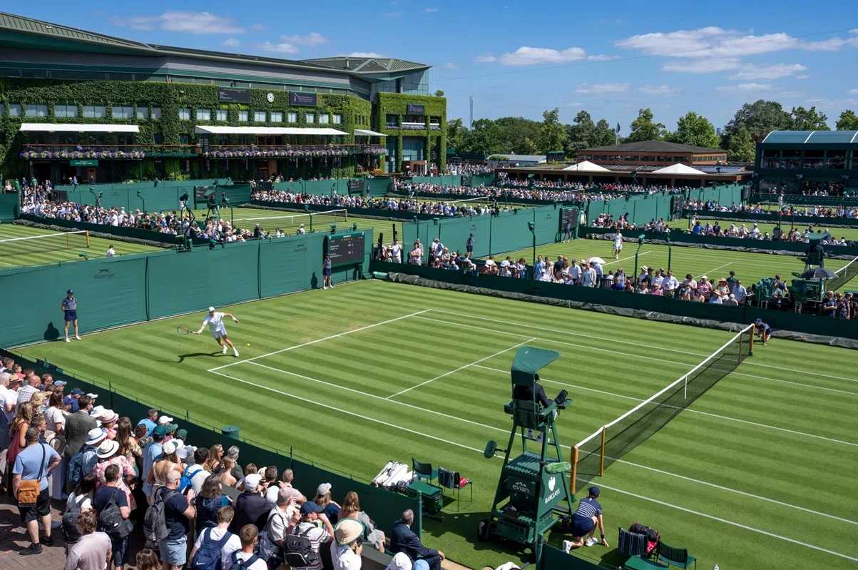 Camilo Ugo Carabelli pasó de ganar a retirarse en Wimbledon