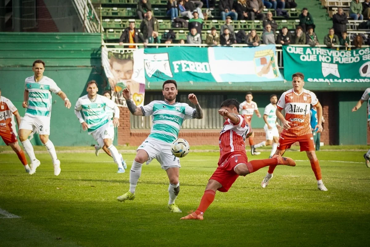 Ferro le ganó a Morón y lo alcanzó en lo más alto de la Primera Nacional
