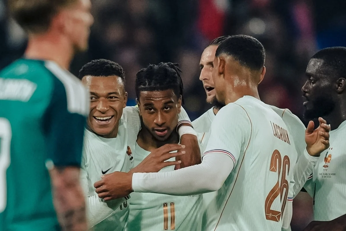 Francia le ganó a Irlanda del Norte con un hat-trick de Olise