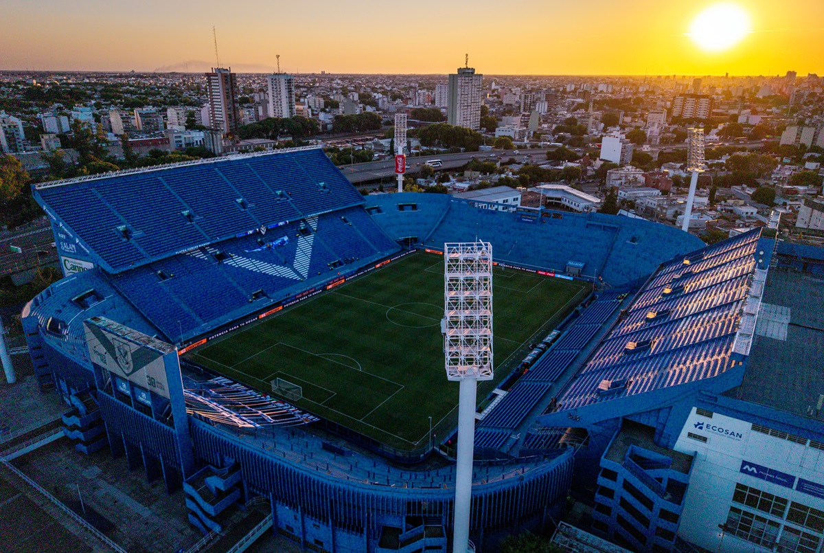 El mandamás habló en Vélez a Fondo. Berlanga, presidente de Vélez: "No le puedo poner un revólver al hincha para que venga a la cancha"