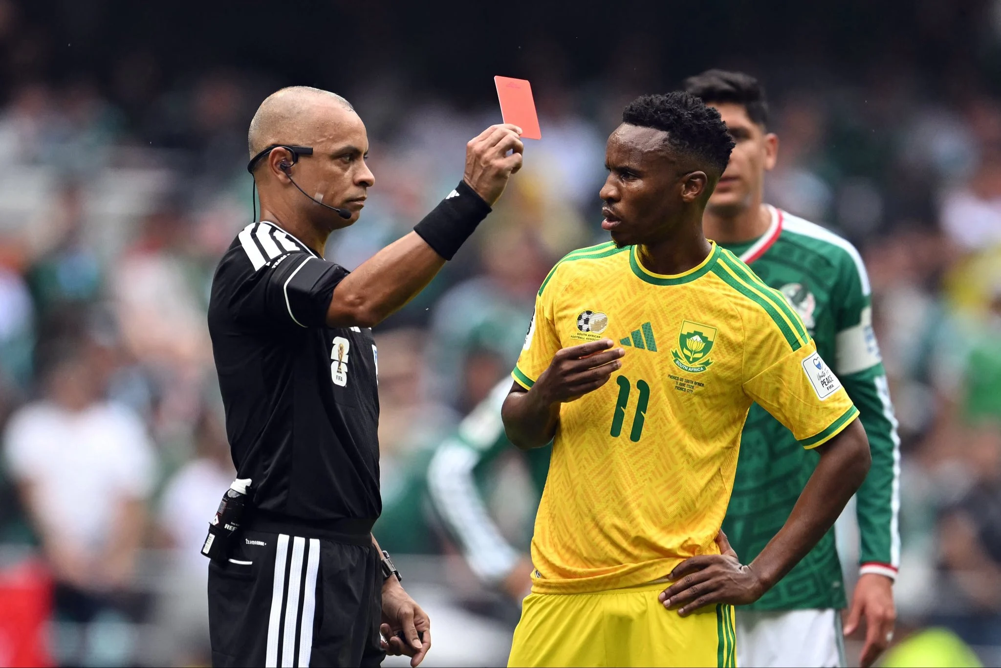 Sudáfrica es la segunda selección con dos expulsados en un partido inaugural de Mundial
