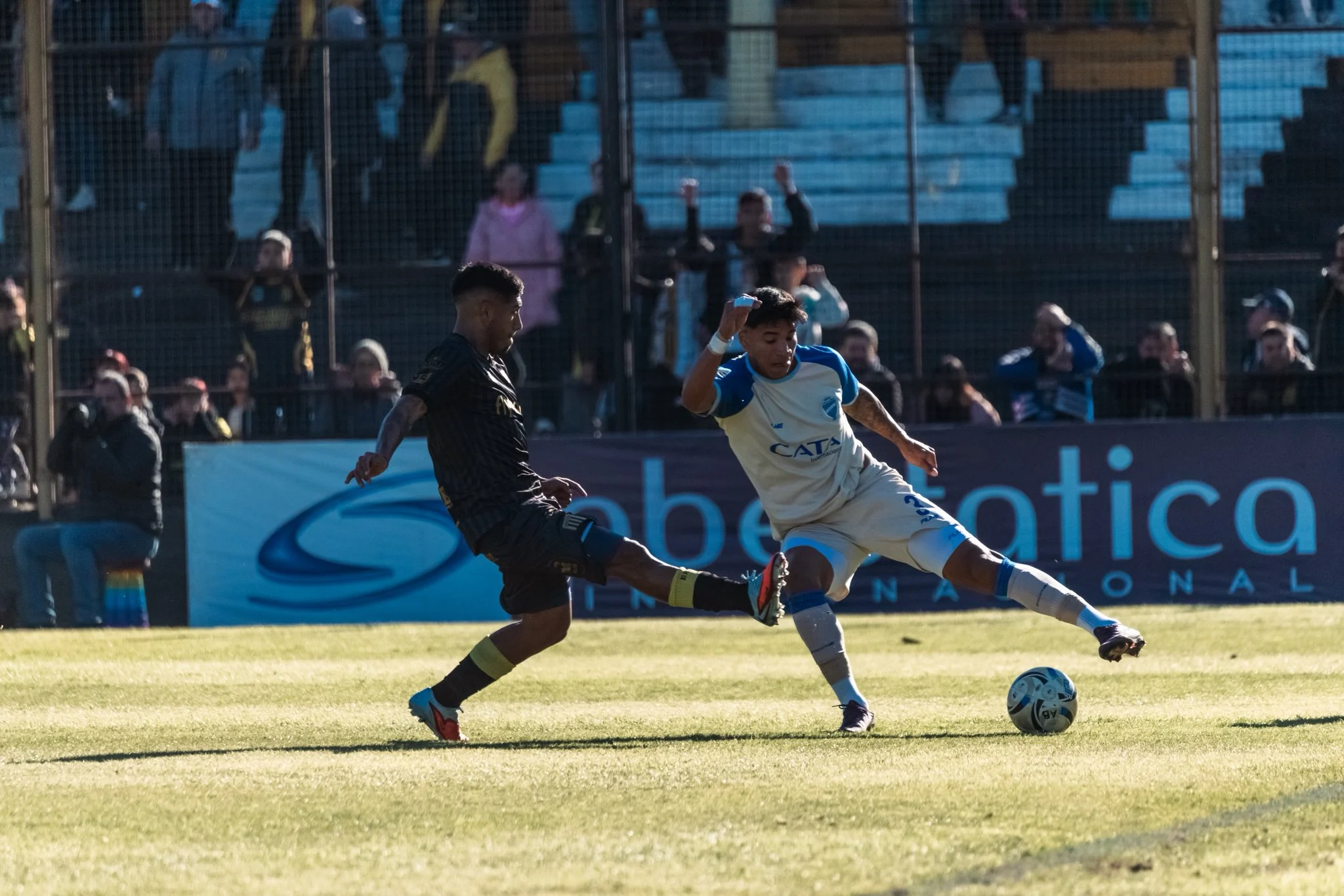 Almirante Brown venció a Godoy Cruz y se volvió a meter en puestos de reducido