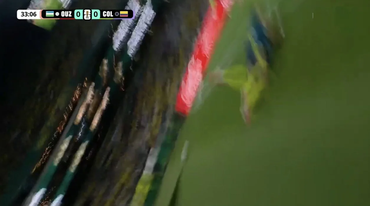 Khusanov se llevó puesto a un camarógrafo en pleno partido