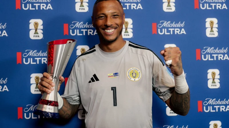 El curazoleño Eloy Room rompió una marca histórica de atajadas en el Mundial 2026