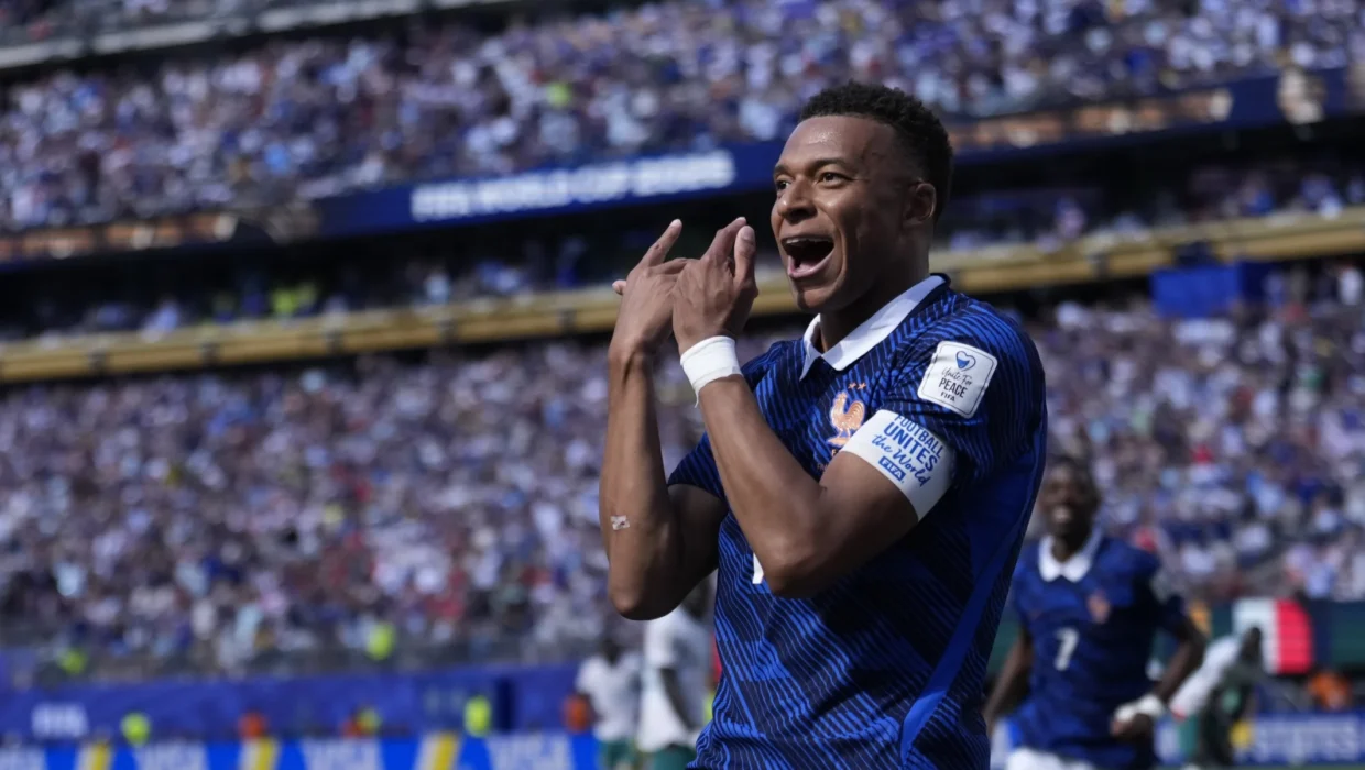 Kylian Mbappé quedó a tres goles de ser el máximo artillero mundialista