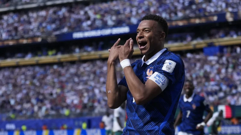 Kylian Mbappé quedó a tres goles de ser el máximo artillero mundialista