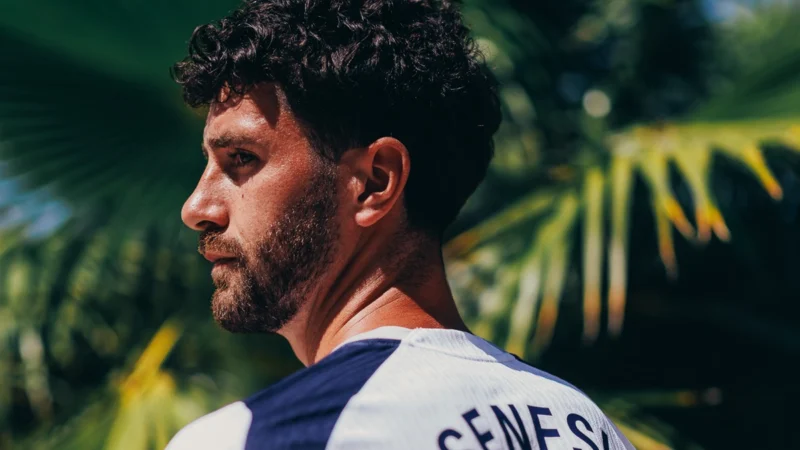 Tottenham presentó a Marcos Senesi en un video con el Pitón Ardiles