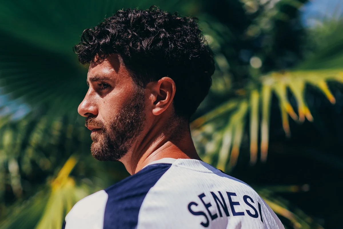 Los Spurs abrocharon al defensor con pasado en Bournemouth. Este miércoles, Tottenham presentó a Marcos Senesi en un video con Ardiles
