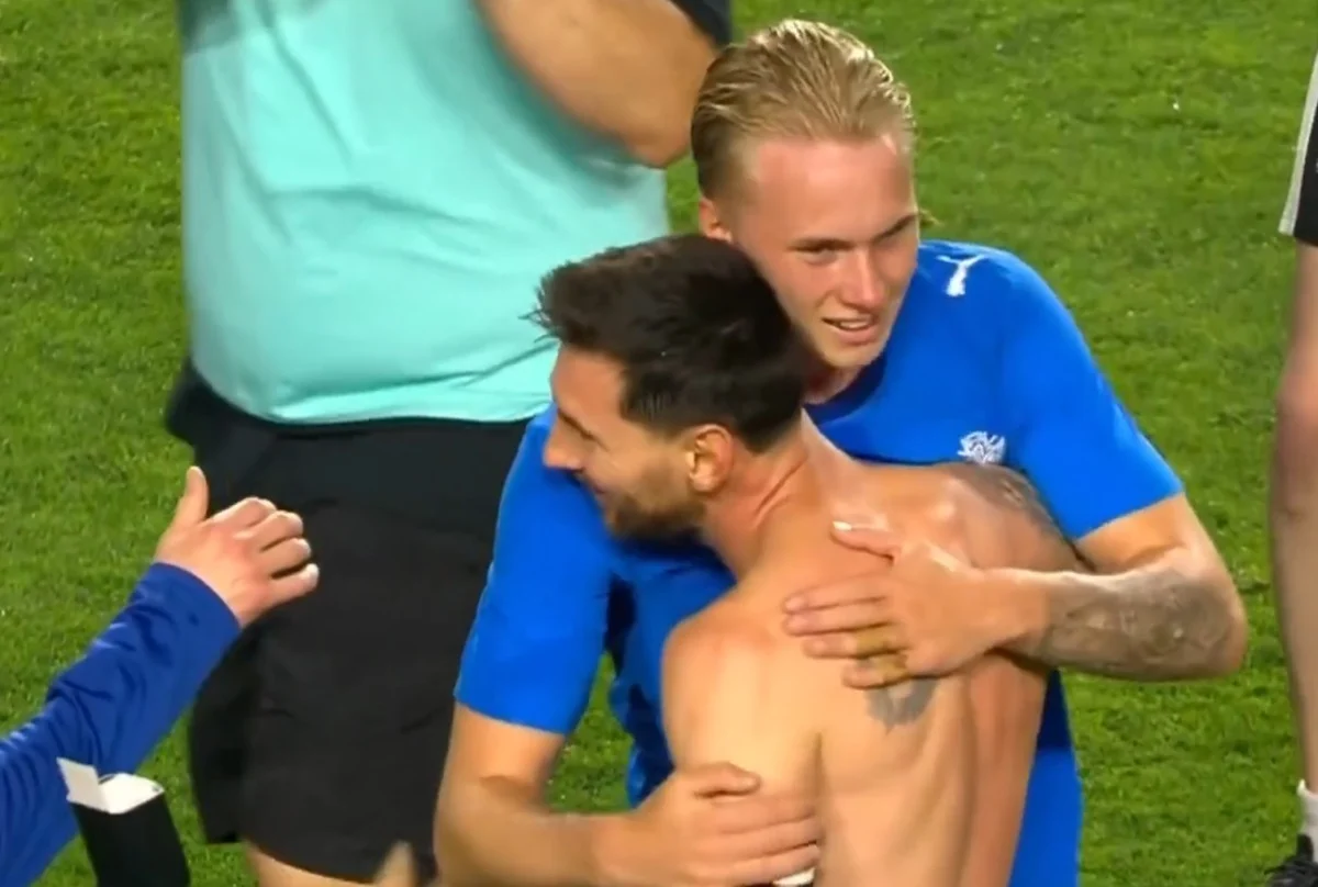 No fue con Eidur, su ex compañero en Barcelona, sino con su hijo. El reencuentro de Messi y Gudjohnsen tras 16 años