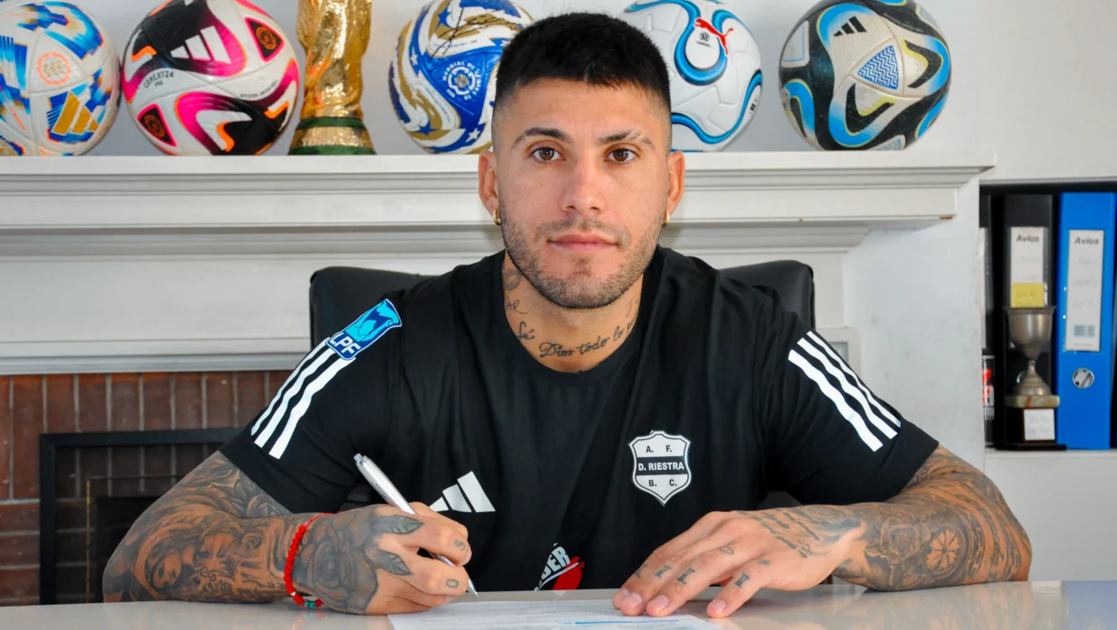 Milton Céliz regresó a Deportivo Riestra tras su paso por Barcelona de Ecuador