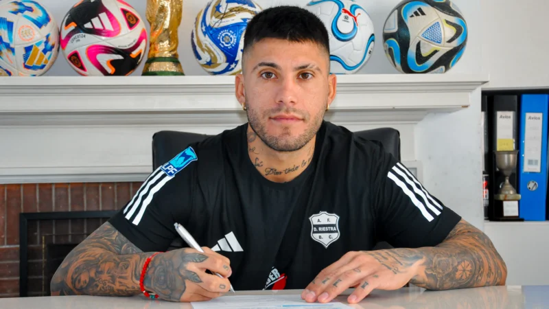 Milton Céliz regresó a Deportivo Riestra tras su paso por Barcelona de Ecuador